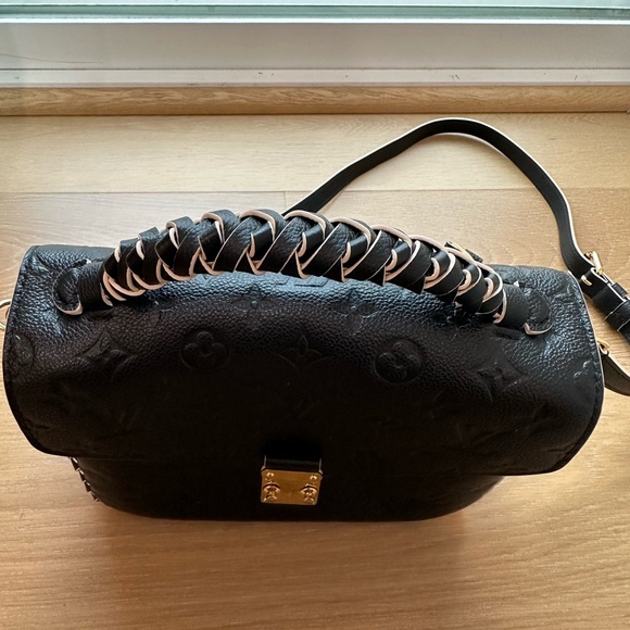 LOUIS VUITTON
Empreinte Braided Pochette Metis Black - Picture 3 of 14